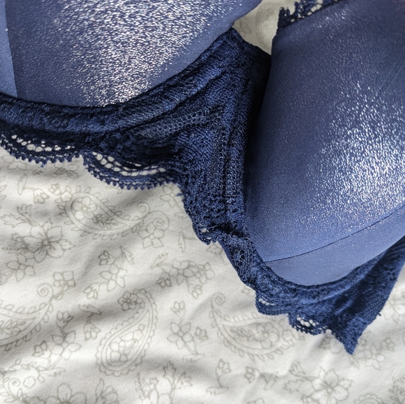 Victoria's Secret Push-up Bra - Picture 3 of 8